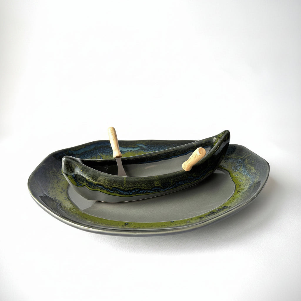 Maxwell Pottery Canoe on a Lake Dip Set